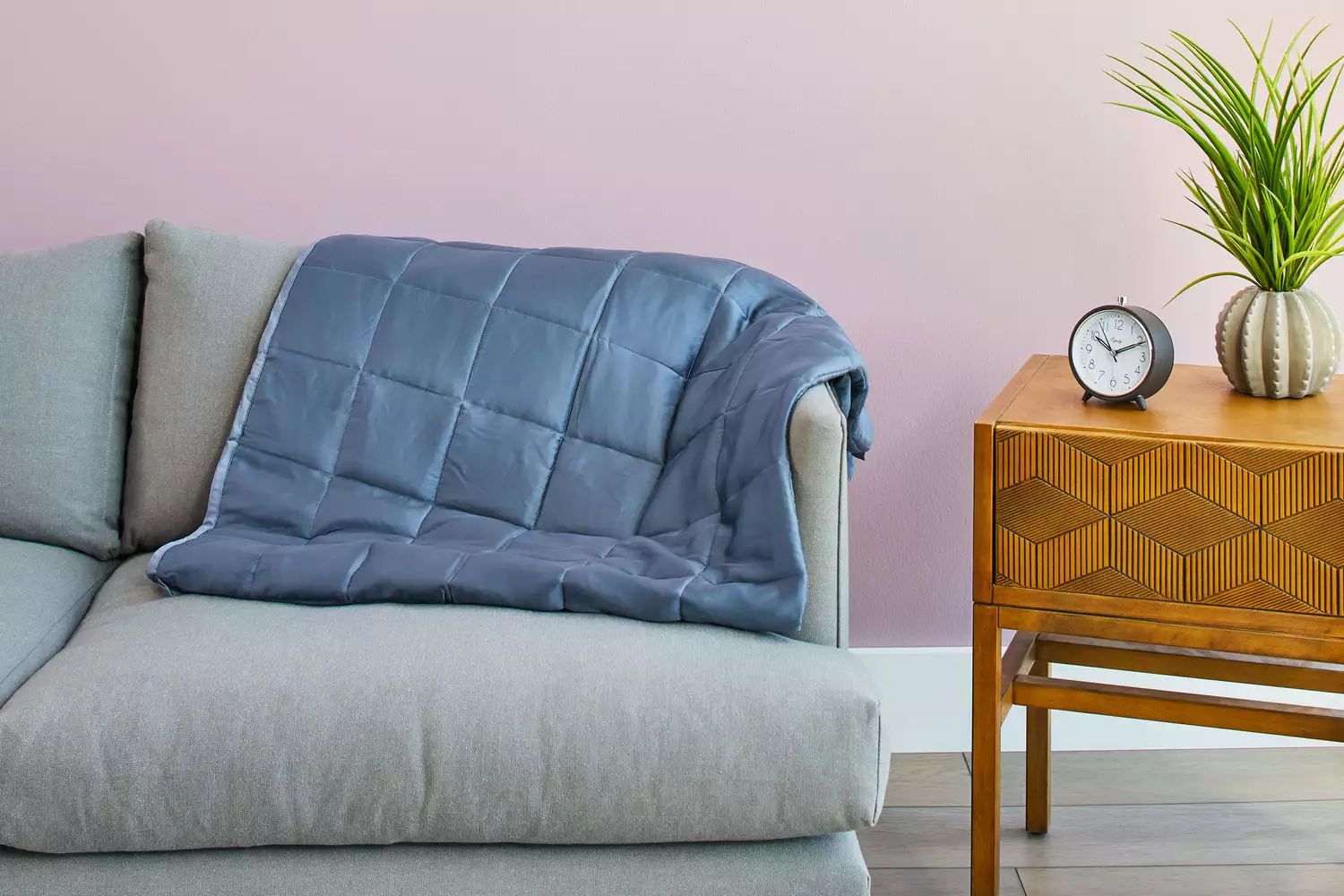 ZonLi Bamboo Cooling Weighted Blanket placed on a couch