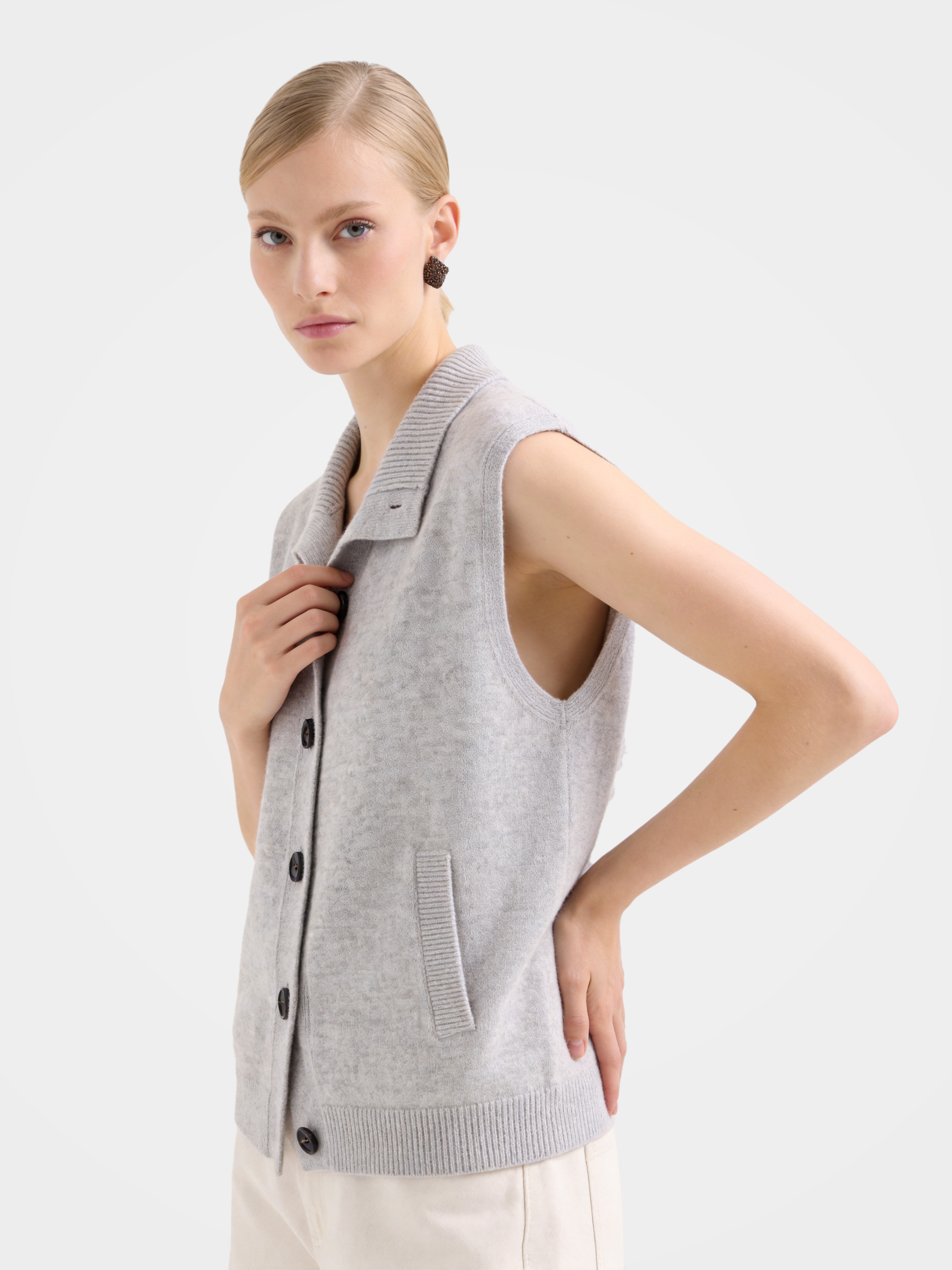 Soft 100% Mongolian Cashmere Sleeveless Knit Vest