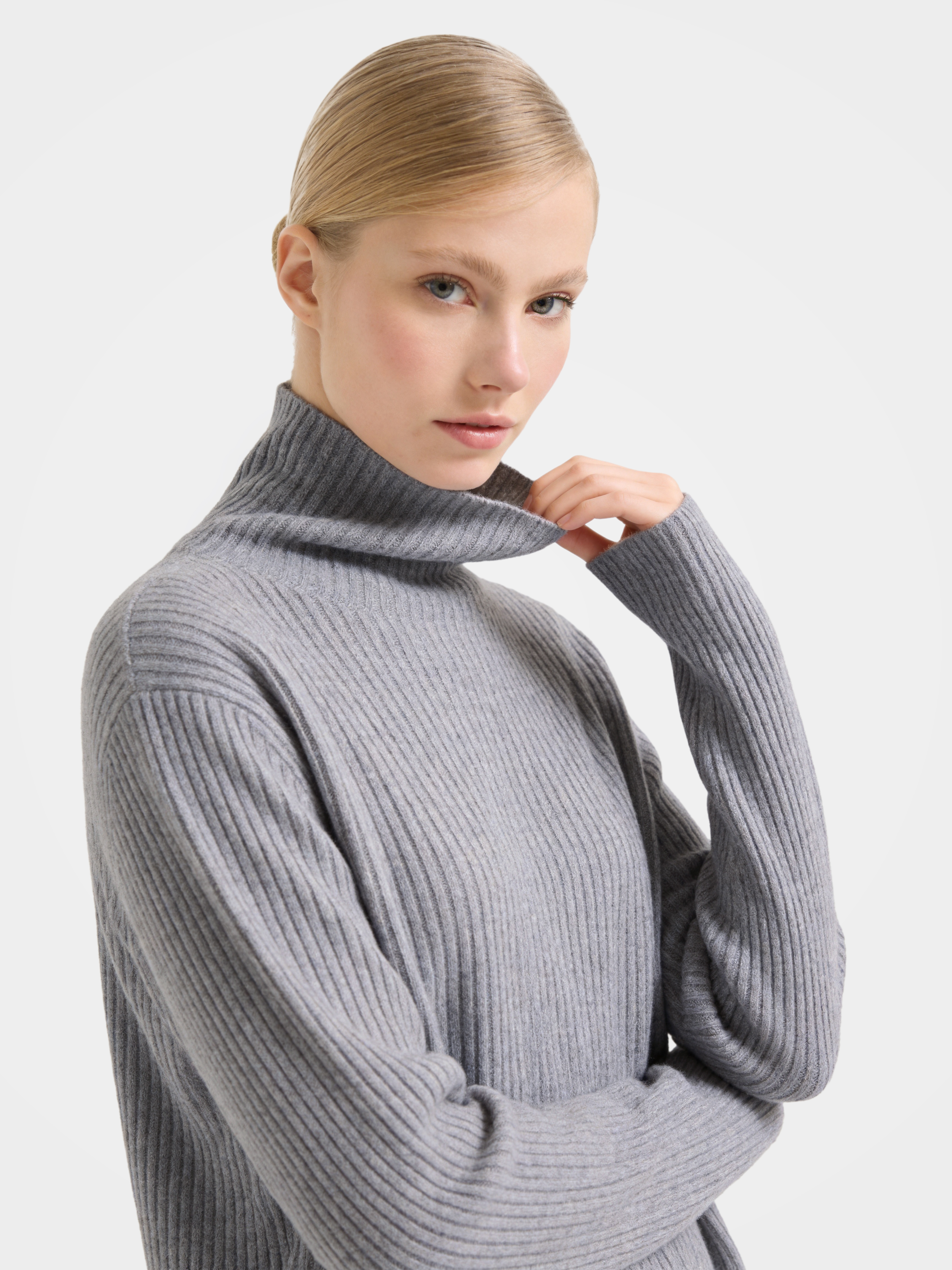 Soft 100% Mongolian Cashmere Turtleneck Knit Top