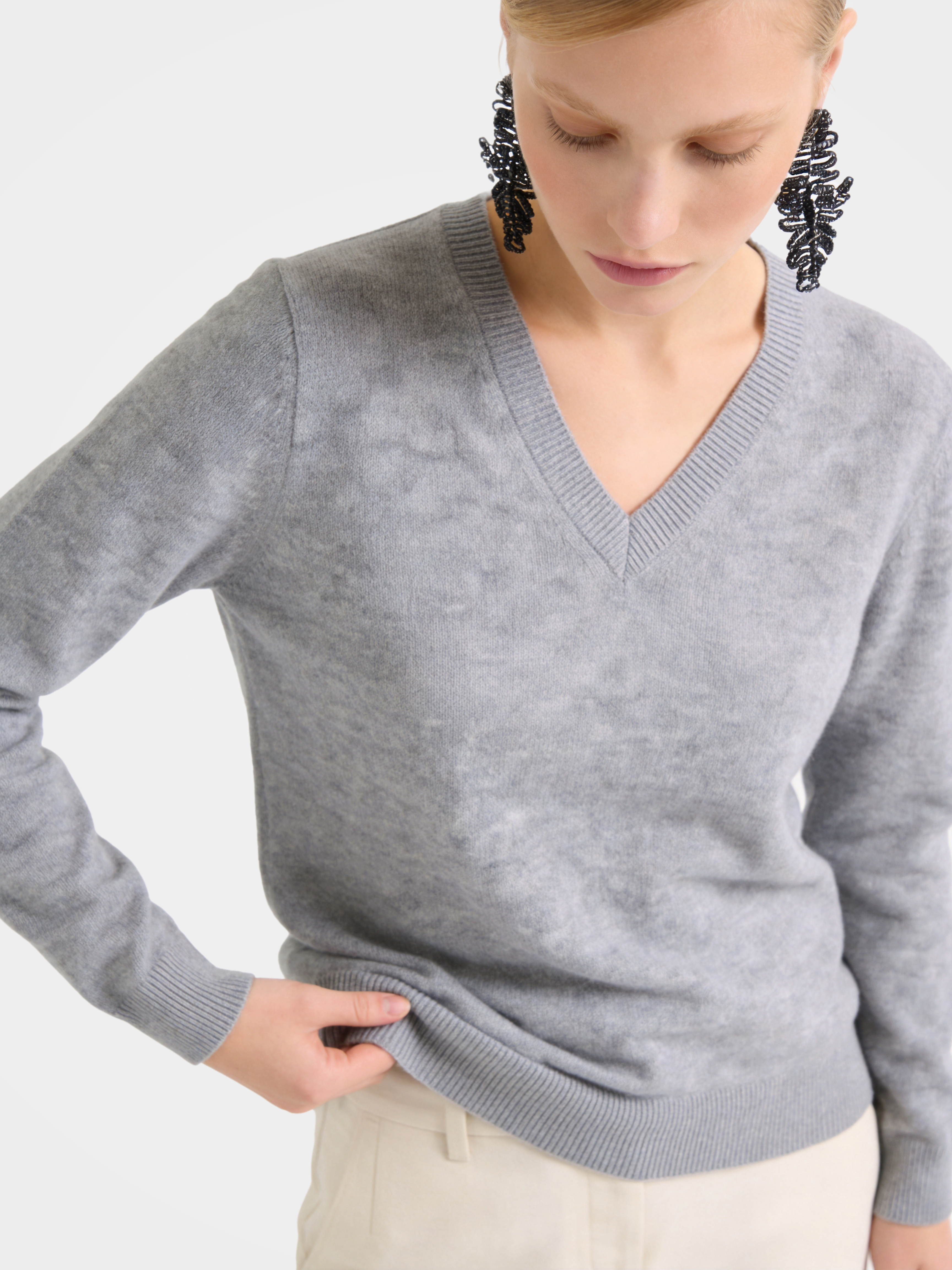 Lightweight Cashmere V-Neck Knit Top
