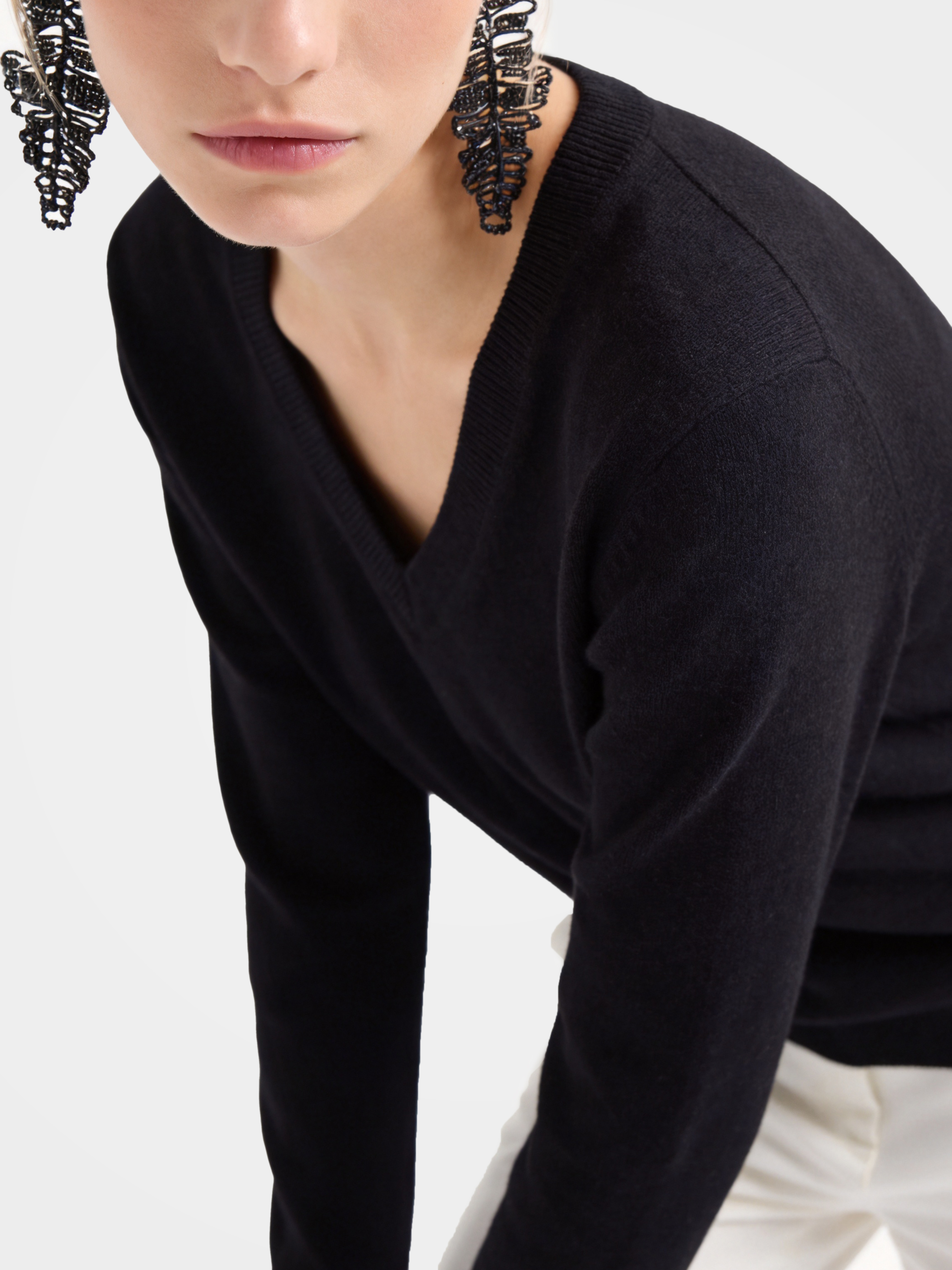Lightweight Cashmere V-Neck Knit Top