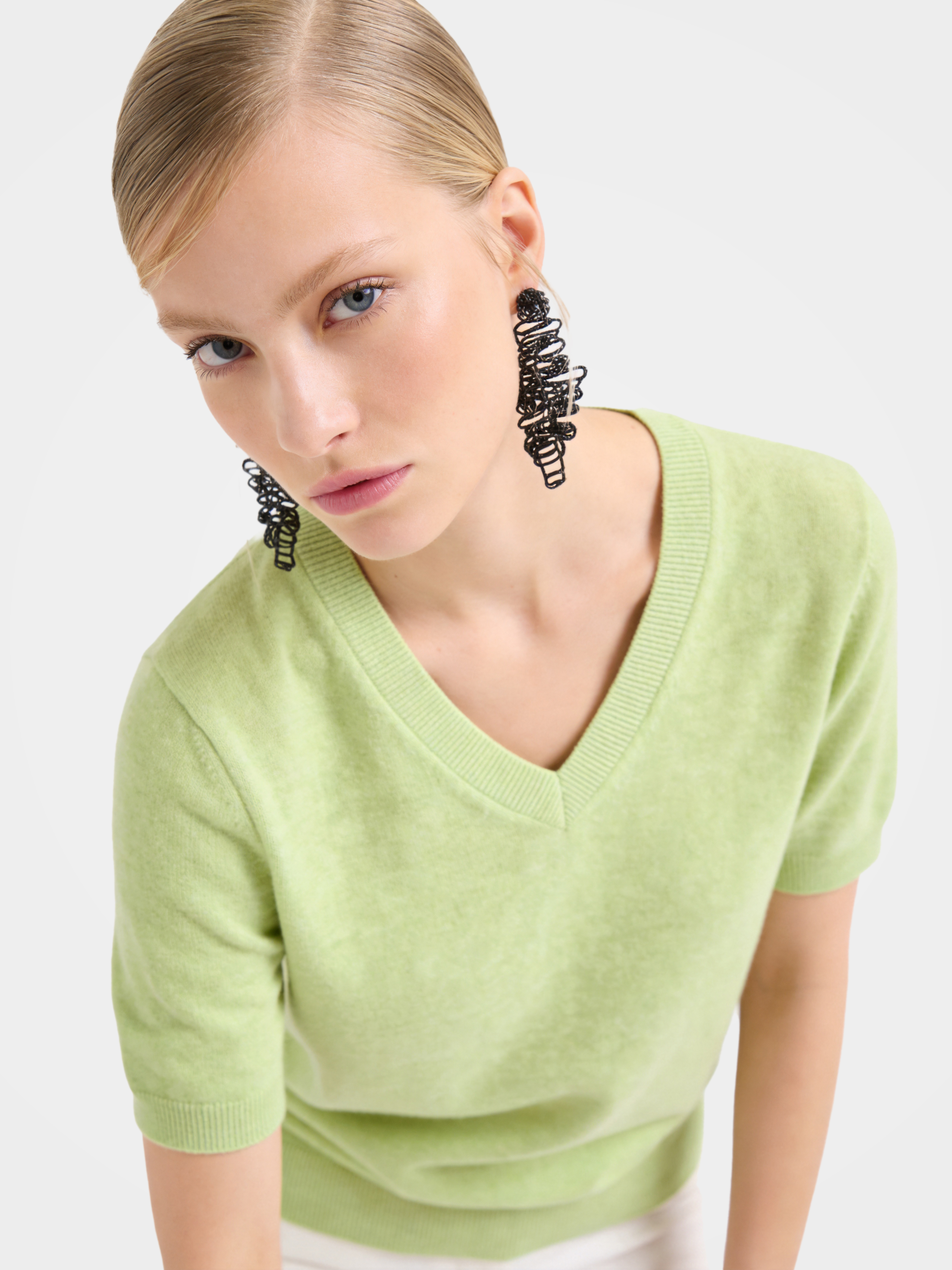 Lightweight Cashmere V Neck Short Sleeve Sweater
