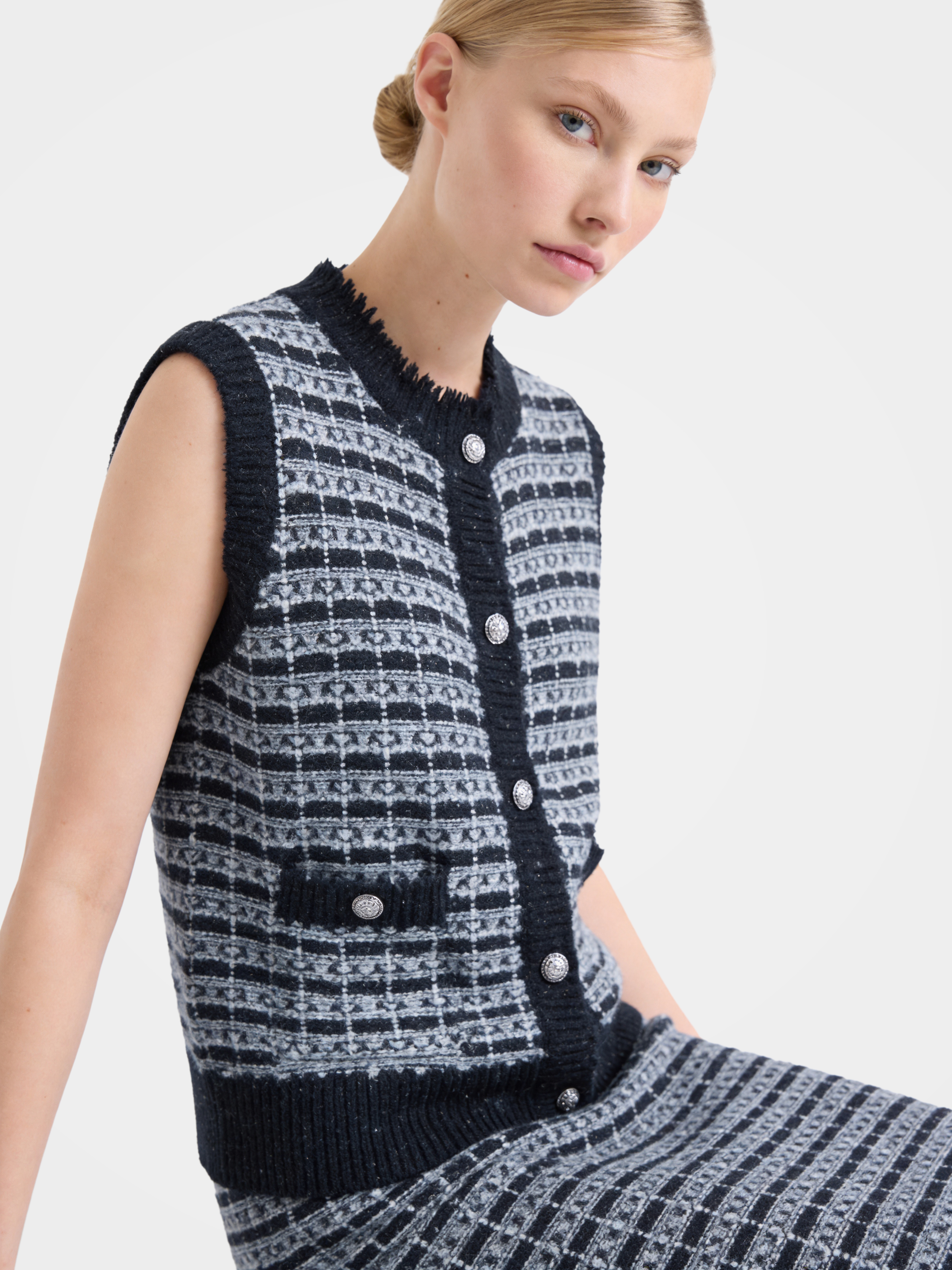 100% Cashmere Tweed-Inspired Button-Front Knit Vest Top Knit Sweaters 