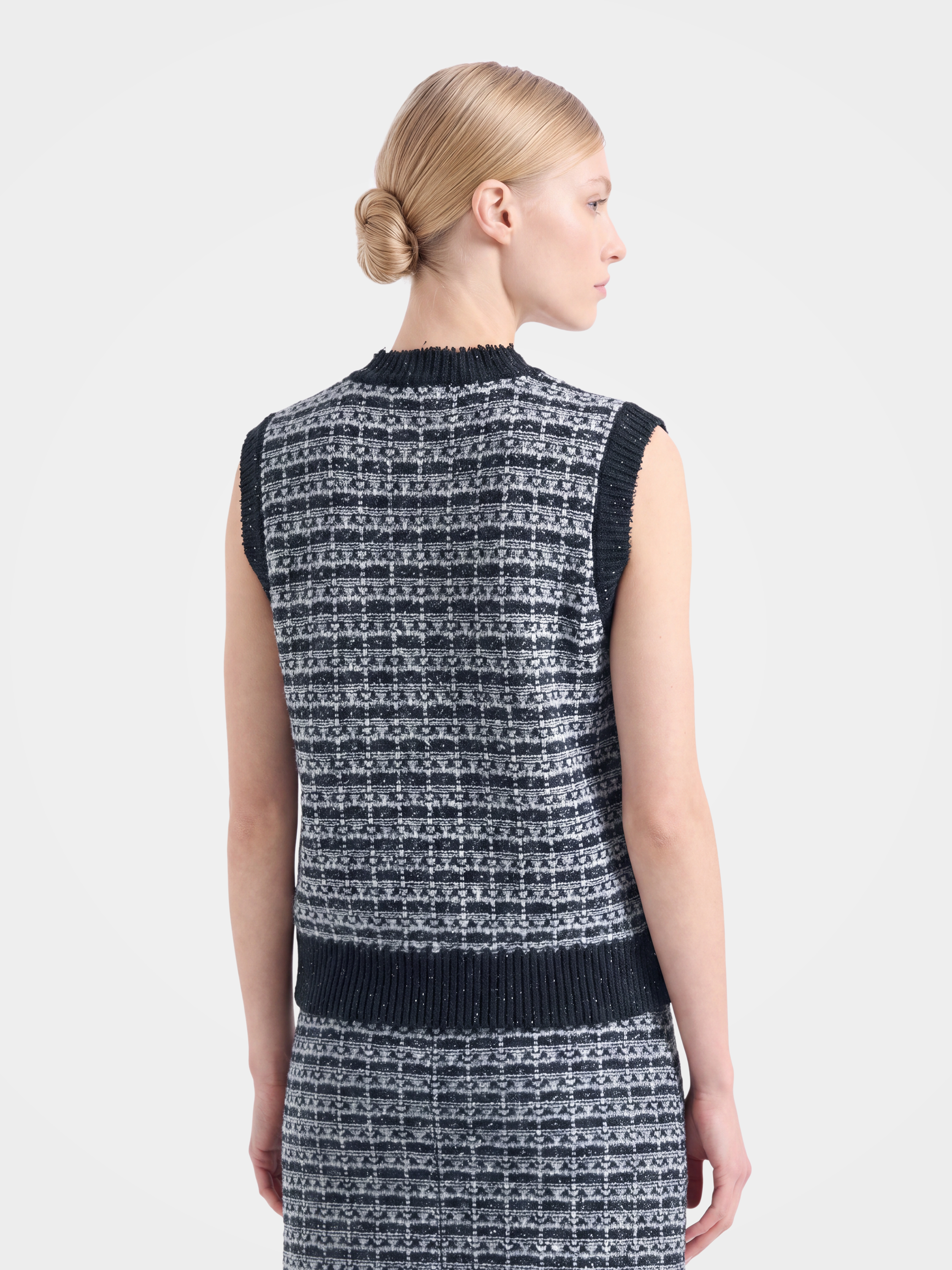 100% Cashmere Tweed-Inspired Button-Front Knit Vest Top Knit Sweaters 