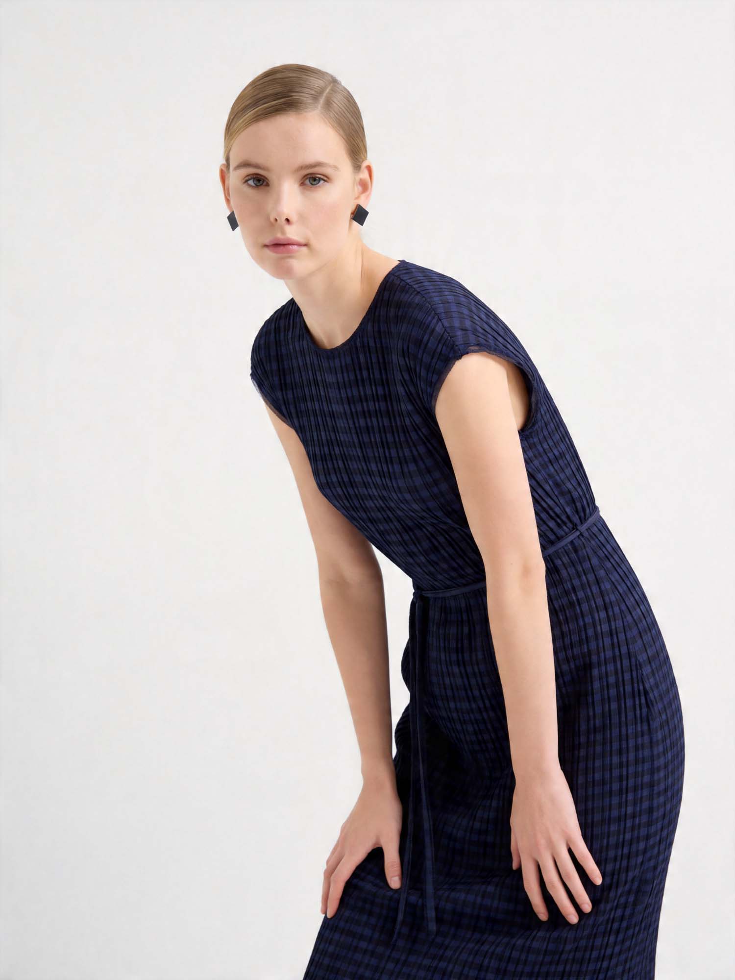 Navy Plaid Pleated Sleeveless Tie Midi Dress