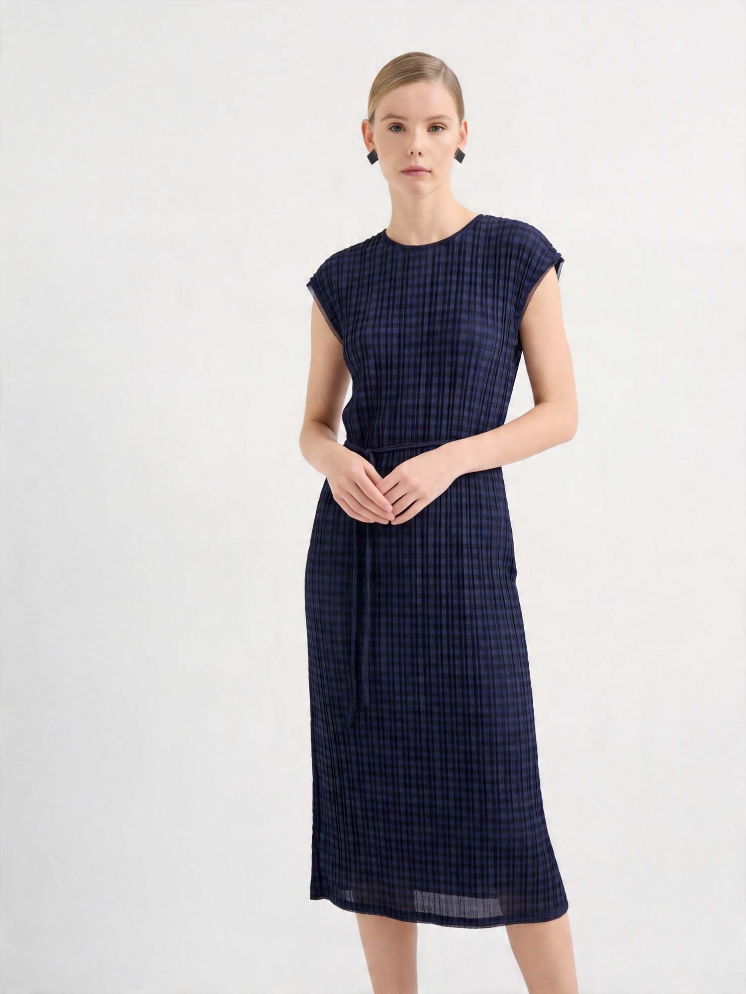 Navy Plaid Pleated Sleeveless Tie Midi Dress