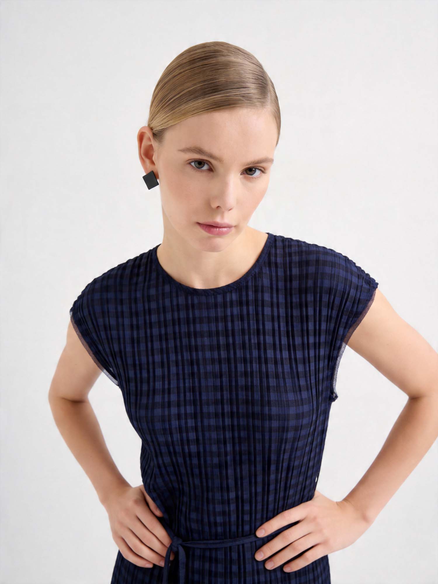 Navy Plaid Pleated Sleeveless Tie Midi Dress