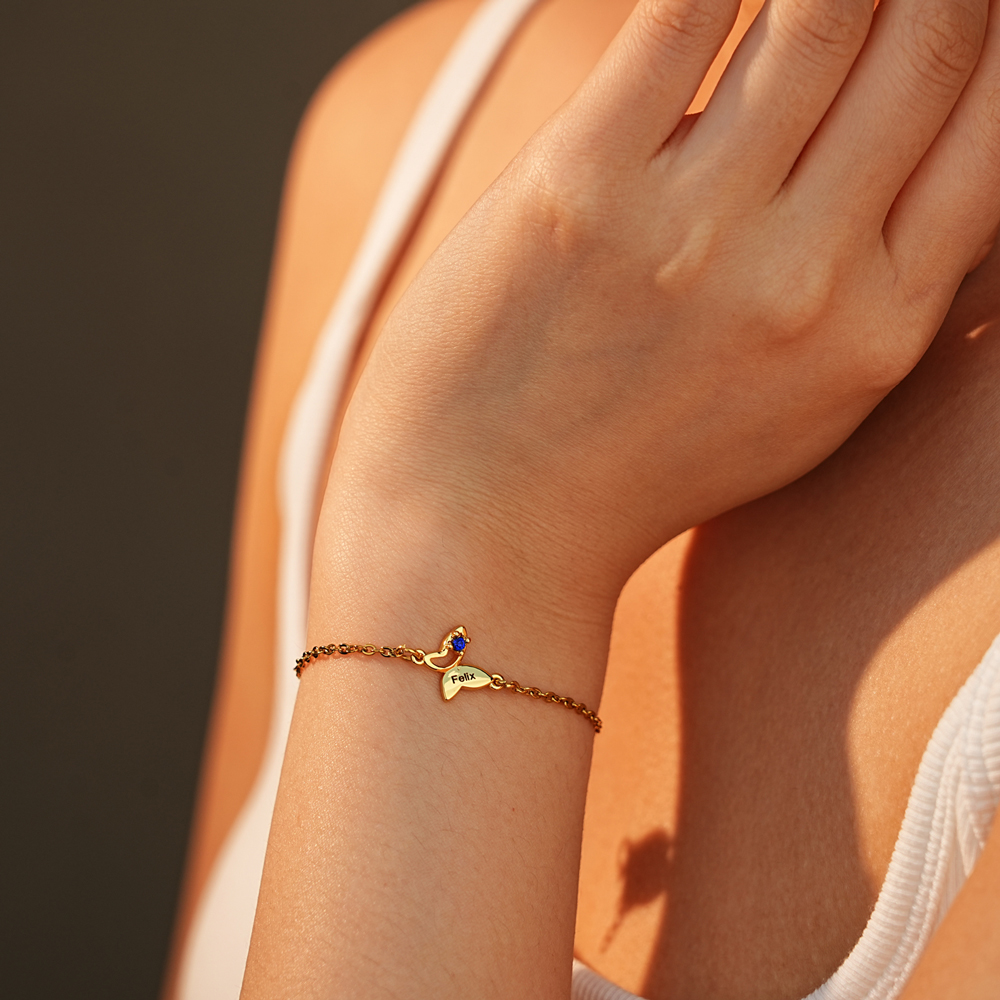Diamond-engraved butterfly bracelet