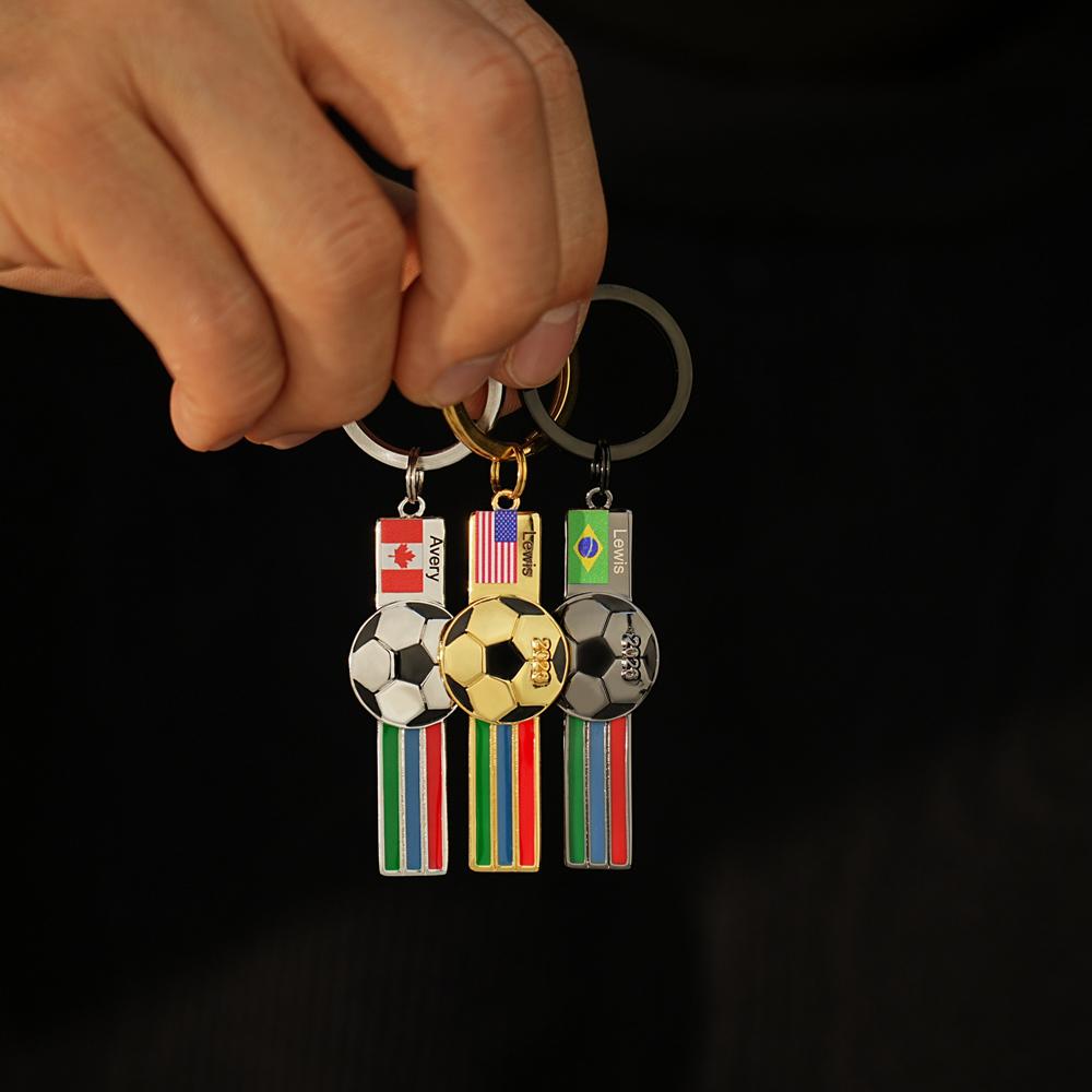 Football fan gift 🎁 Personalized football necklace/keychain/brooch to celebrate the World Cup co-hosted by the US, Canada, and Mexico.