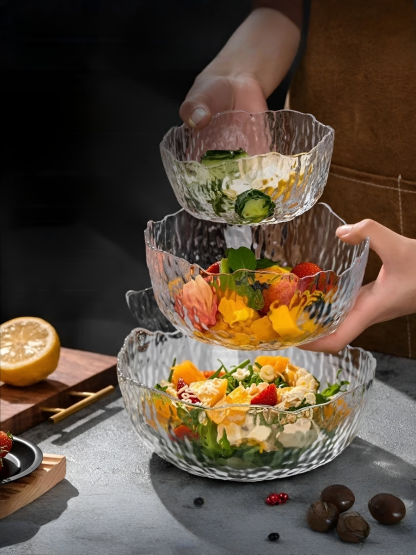 Miska sałatkowa ze świeżymi owocami