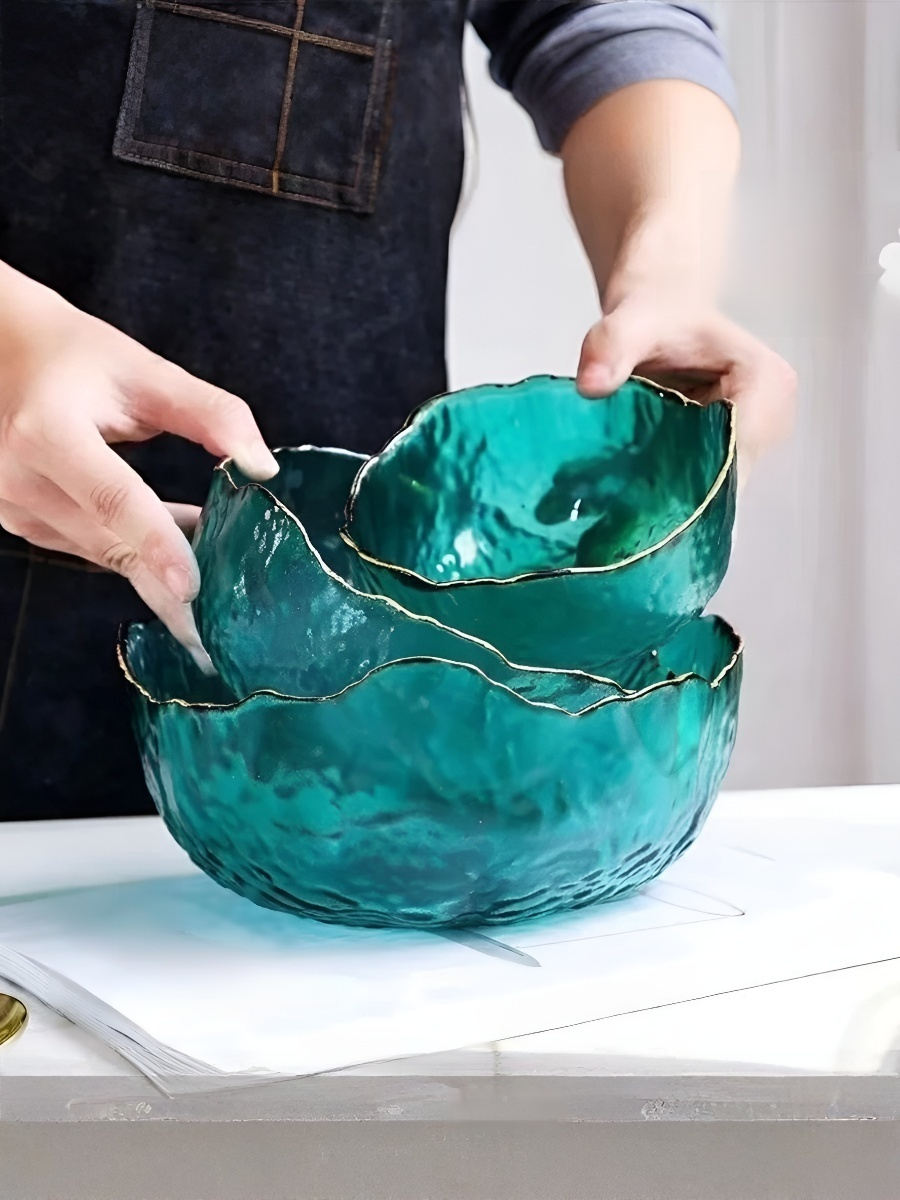 Miska sałatkowa ze świeżymi owocami