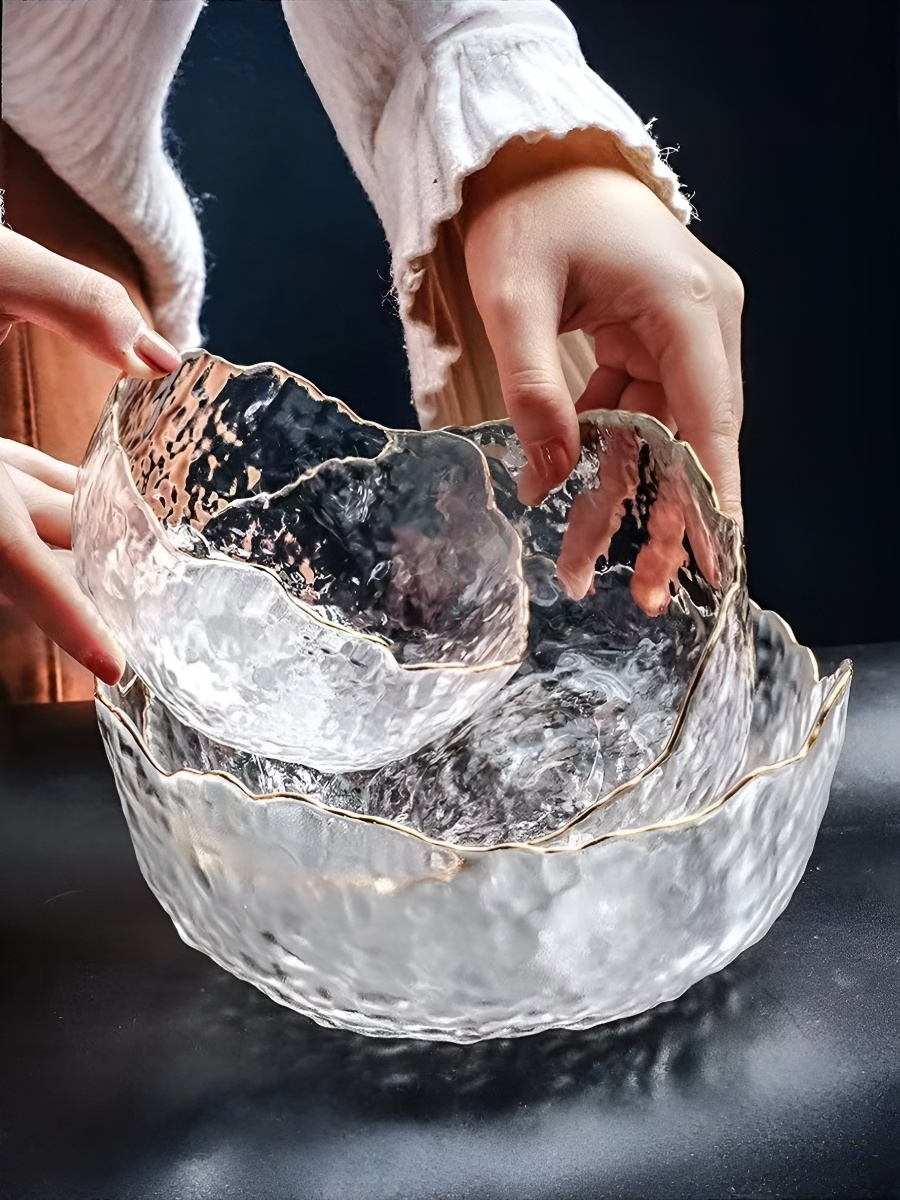 Miska sałatkowa ze świeżymi owocami