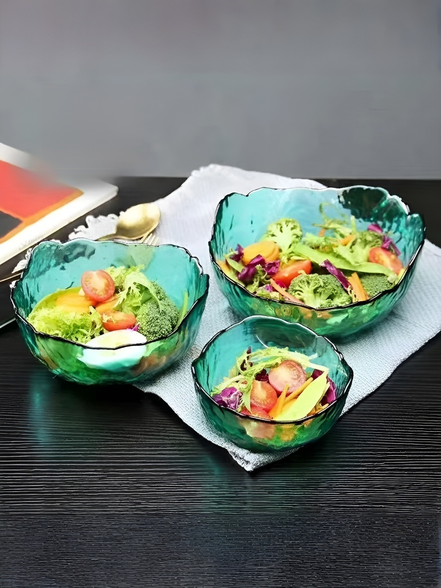 Miska sałatkowa ze świeżymi owocami