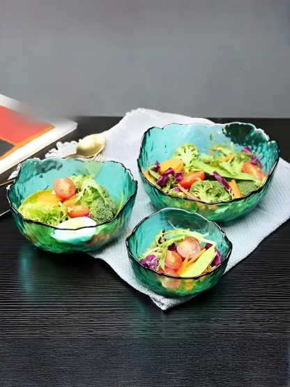 Miska sałatkowa ze świeżymi owocami