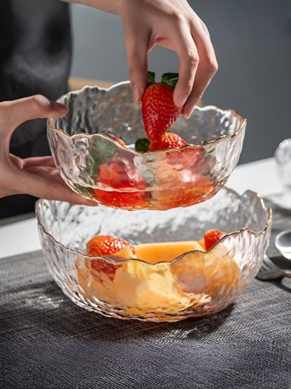 Miska sałatkowa ze świeżymi owocami