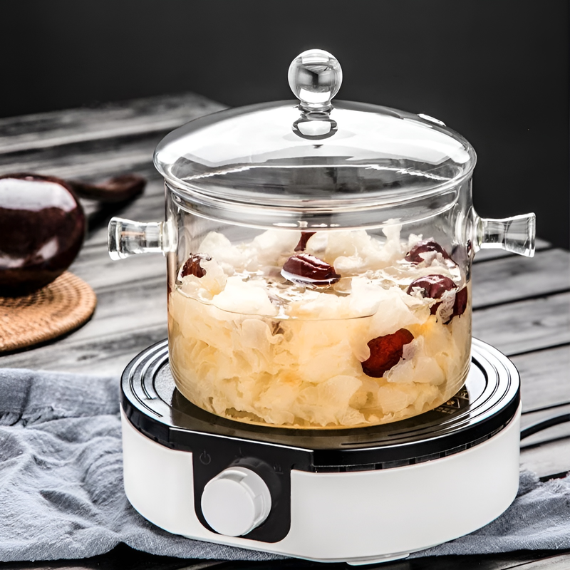 Family soup pot with lid