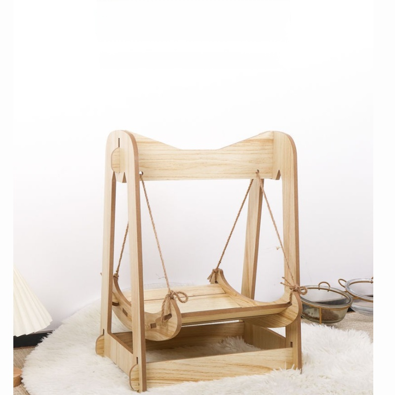 Drewniane łóżko bujane dla kotów