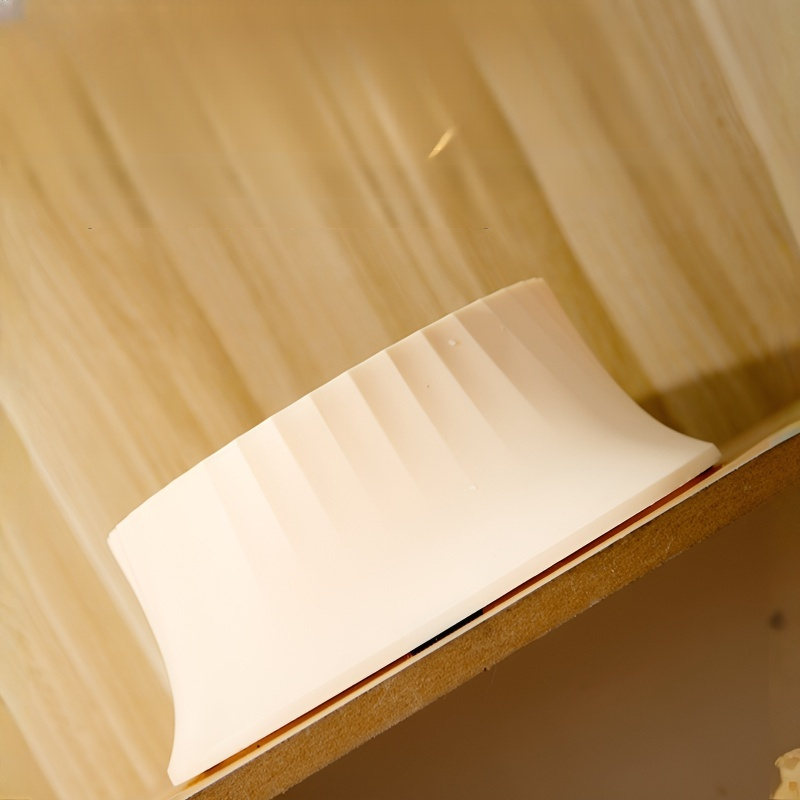 Przeciwrozlewająca się, nieprzemakalna, unosząca się miska dla zwierząt