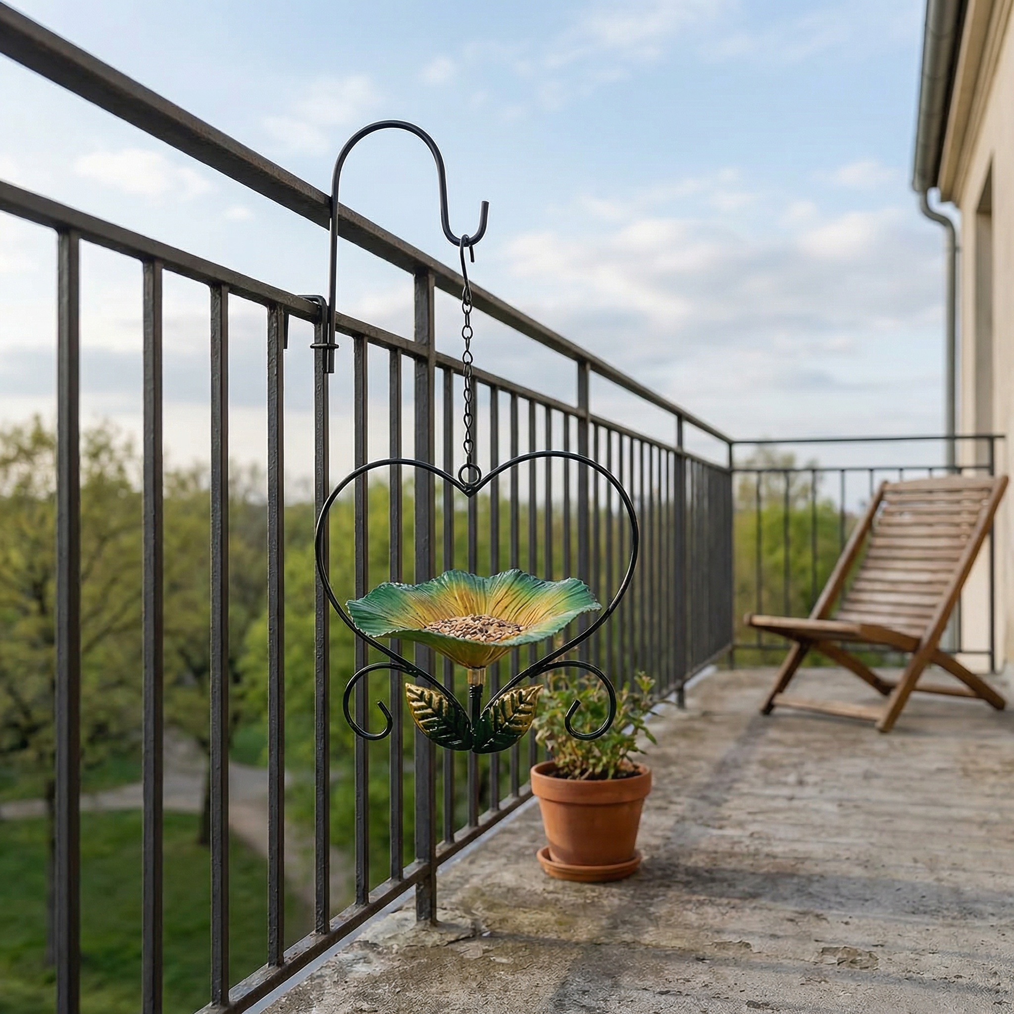 Heart-Shaped Wrought Iron Flower Bird Feeder