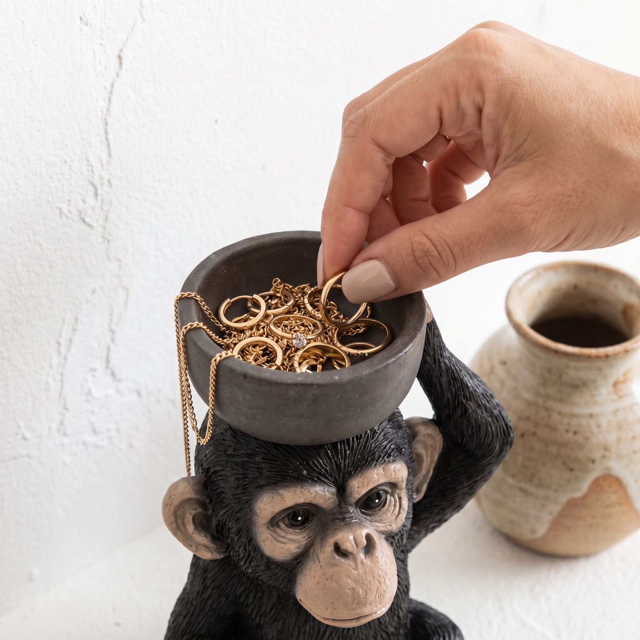 Chimpanzee Trinket Dish & Decorative Statue – Versatile Home Organiser for Jewellery & Keys