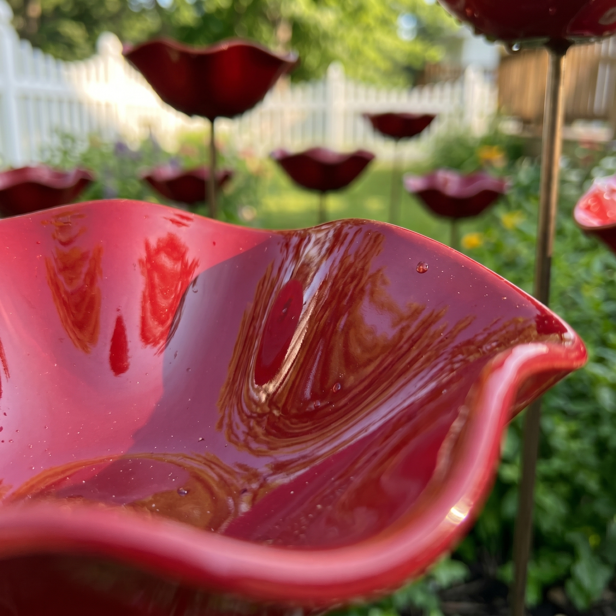 Red Bird Bath Garden Stake