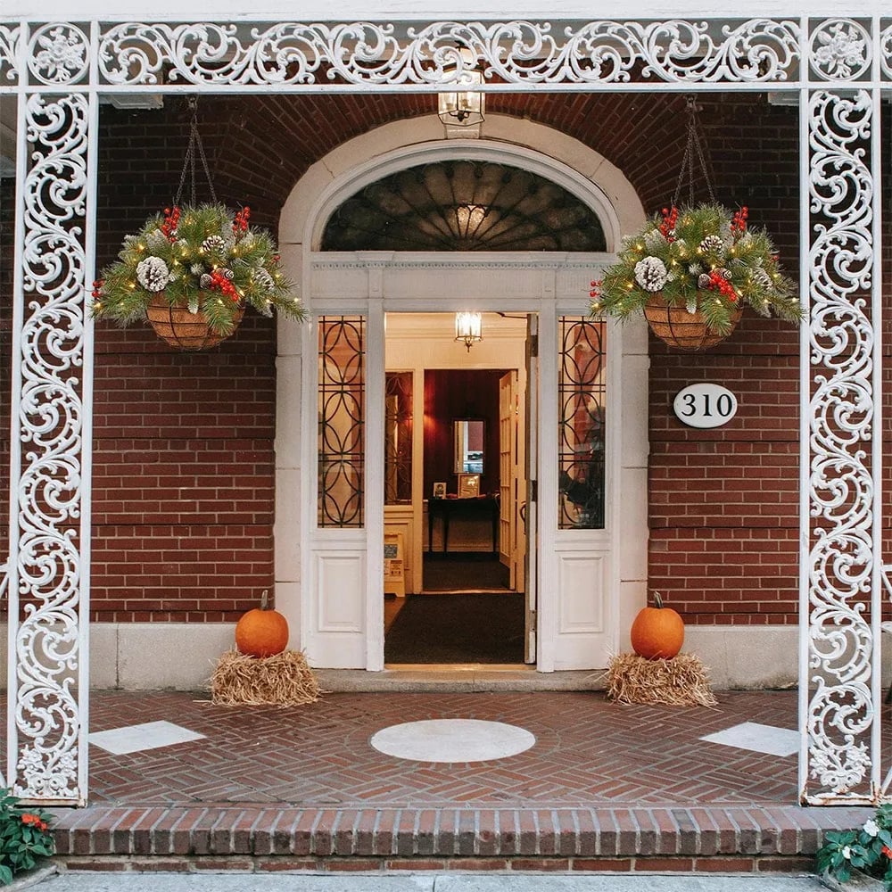 🎄Pre-Lit Artificial Christmas Hanging Basket