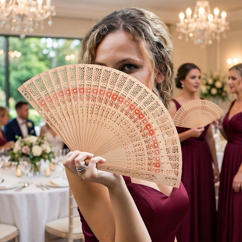 Abanicos Personalizados de Sándalo Grabados Set de 6 para Novia, Damas de Honor e Invitados