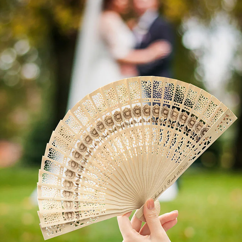 Abanicos Personalizados de Sándalo Grabados Set de 6 para Novia, Damas de Honor e Invitados