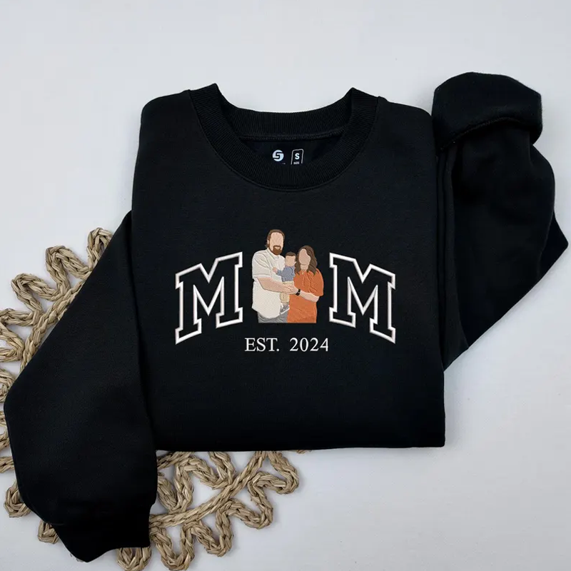 Sudadera Bordada Mujer para Mamá con Foto Familiar y Año Mama EST.