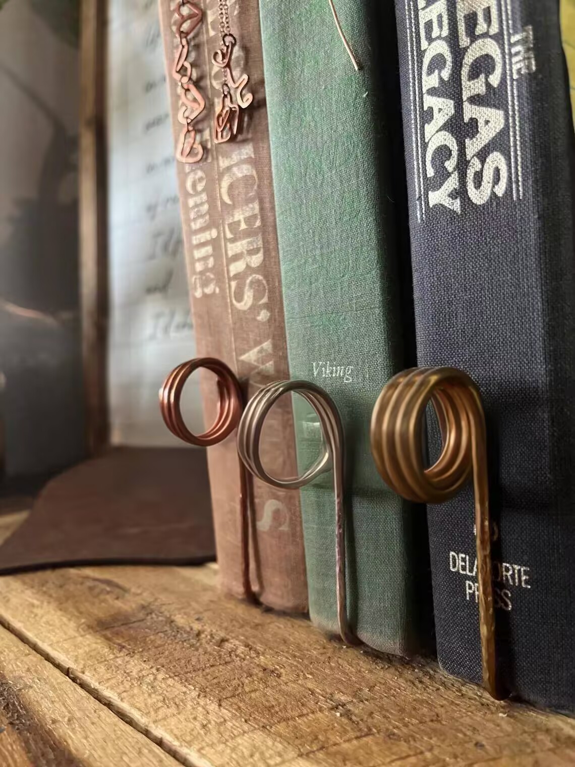 Multifunctional reading tool