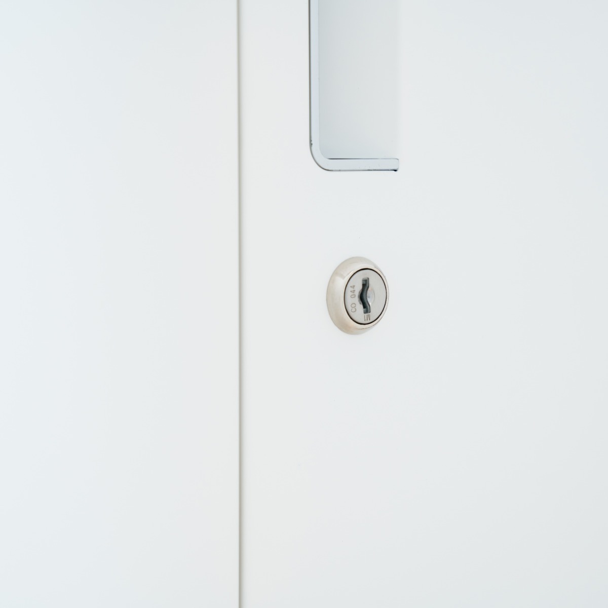 Nine-door locker cabinet (price on request)