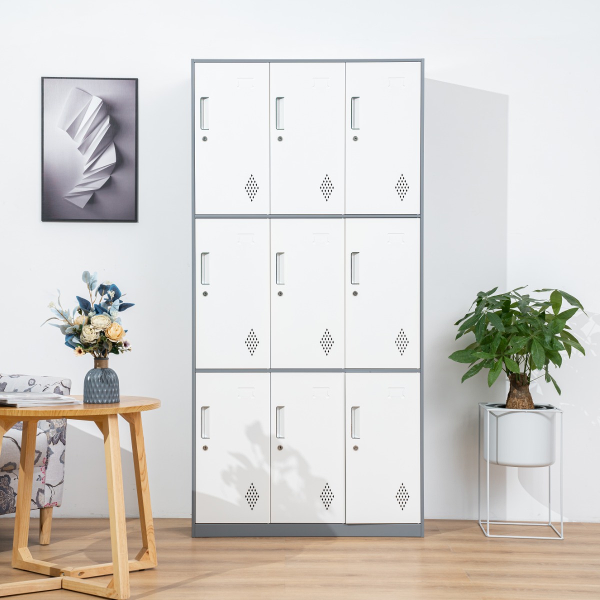 Nine-door locker cabinet (price on request)