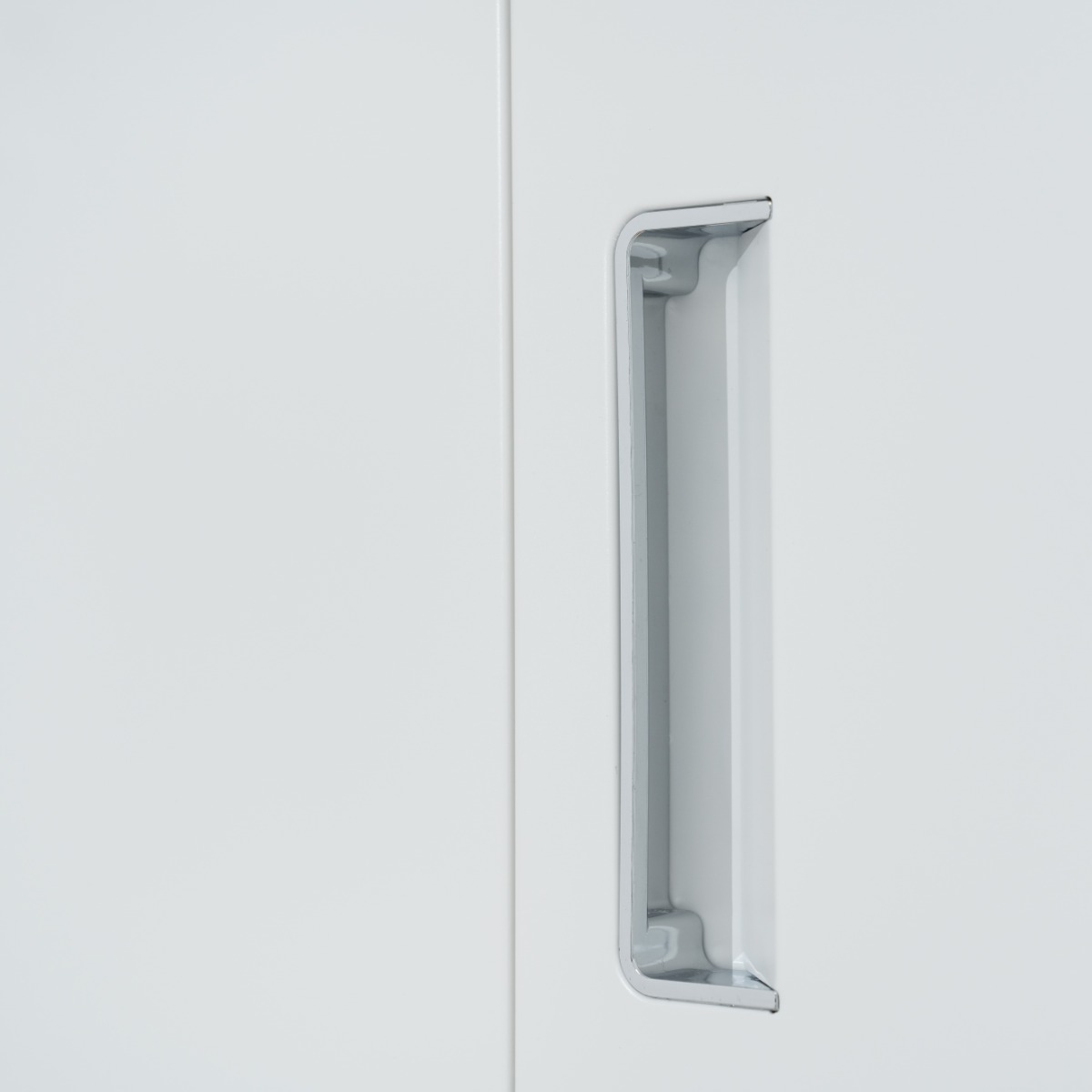 Nine-door locker cabinet (price on request)
