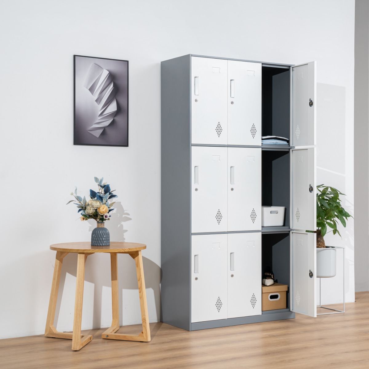 Nine-door locker cabinet (price on request)