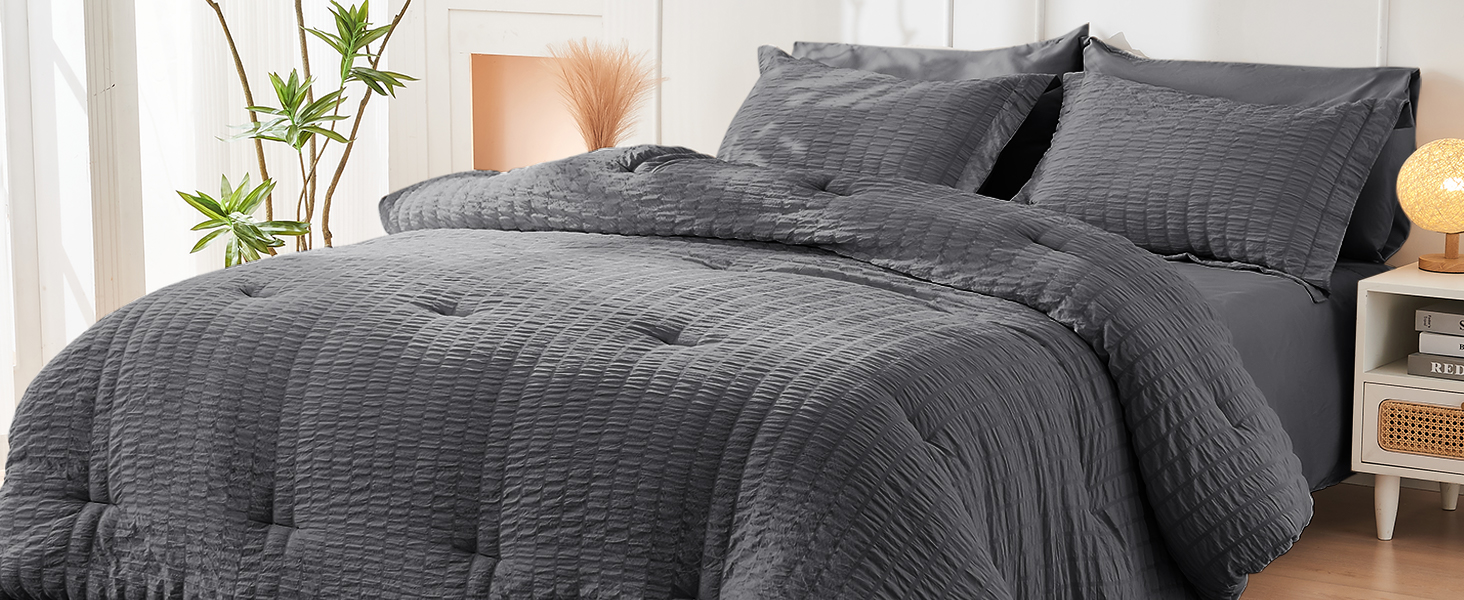 Amazon Basics Sheet Set Cationic Microfiber 4-Piece Bedding Set, Wrinkle Free and Easy Fit, Easy Care Bedding with 1 Deep Pocket Fitted Sheet, 1 Flat Sheet, and 2 Pillowcases, Queen, Gray