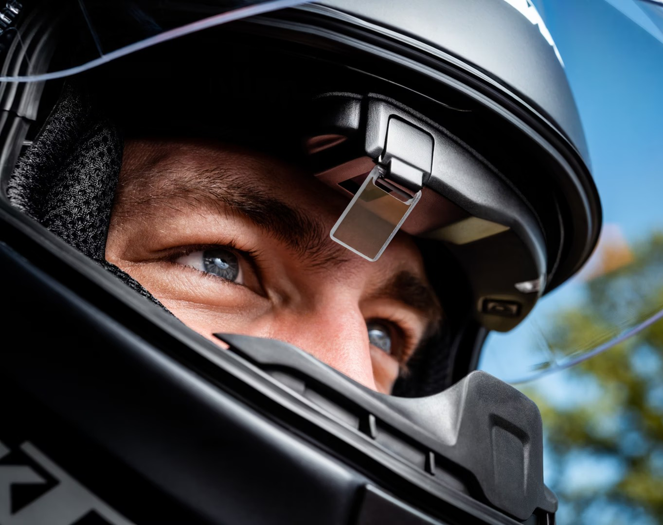 Motorcycle helmet head-up display