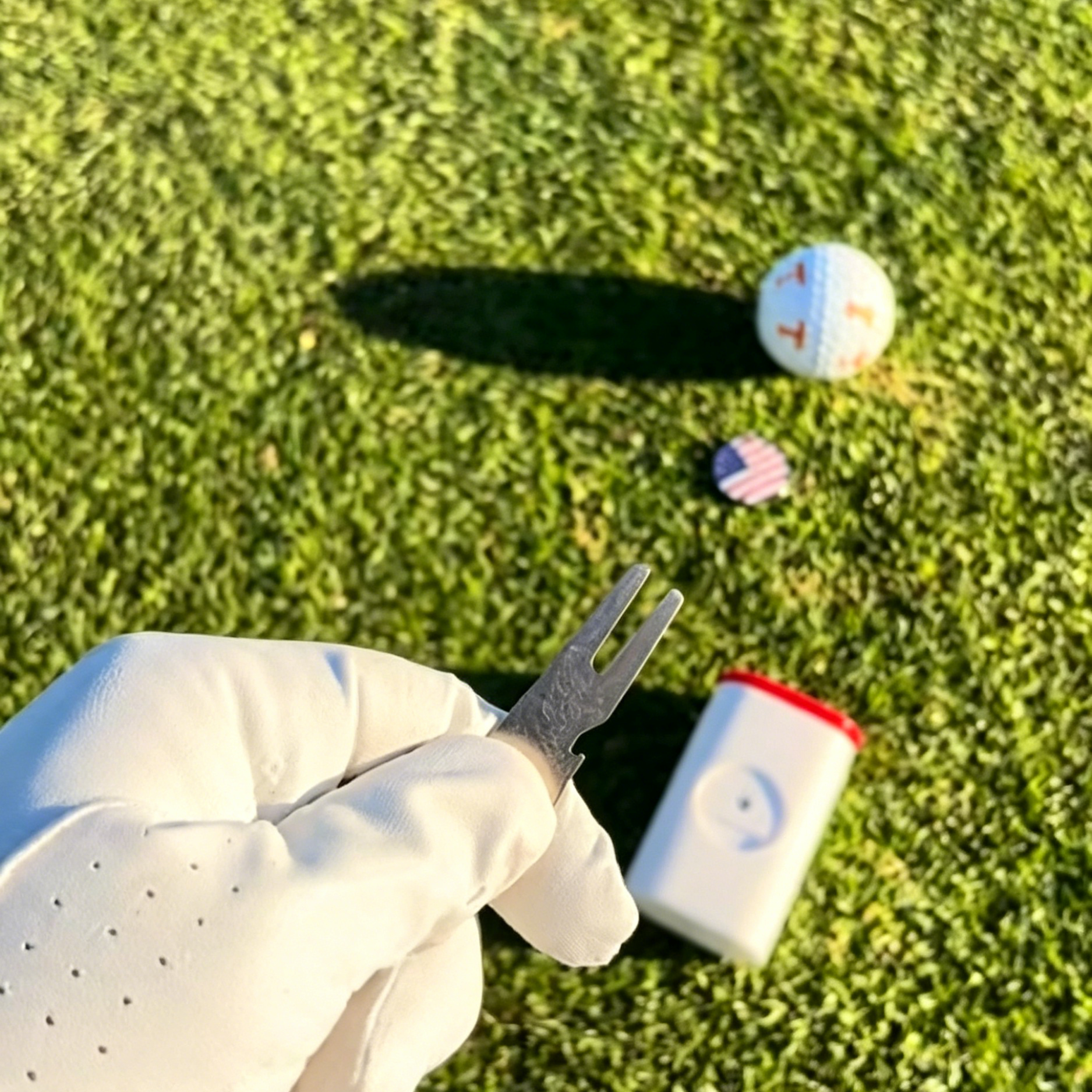 6-in-1 Golf Accessory Tool – Ball Marker, Divot Tool, Lighter