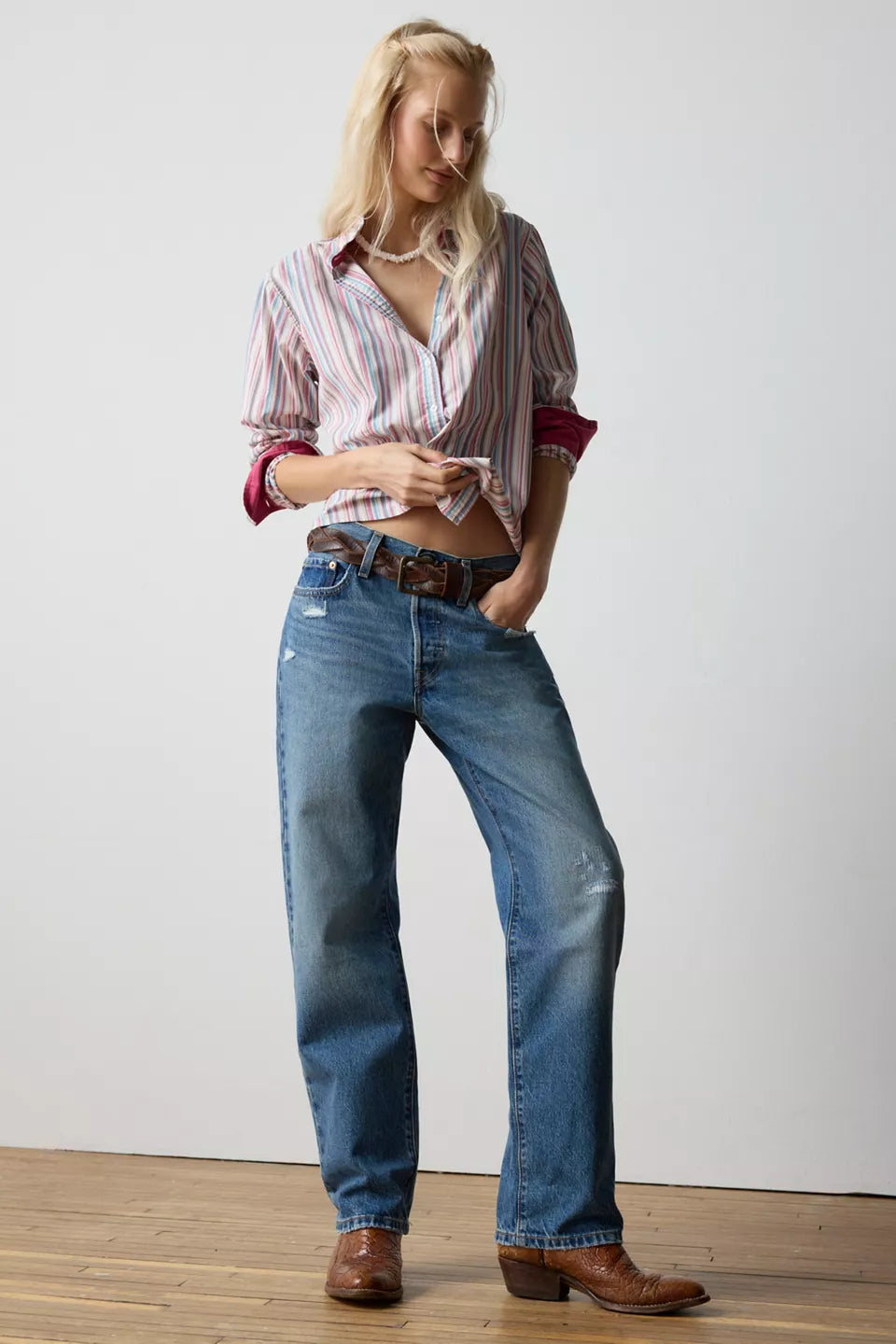 501 '90s style light wash straight leg jeans