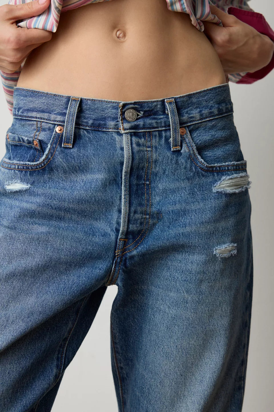 501 '90s style light wash straight leg jeans