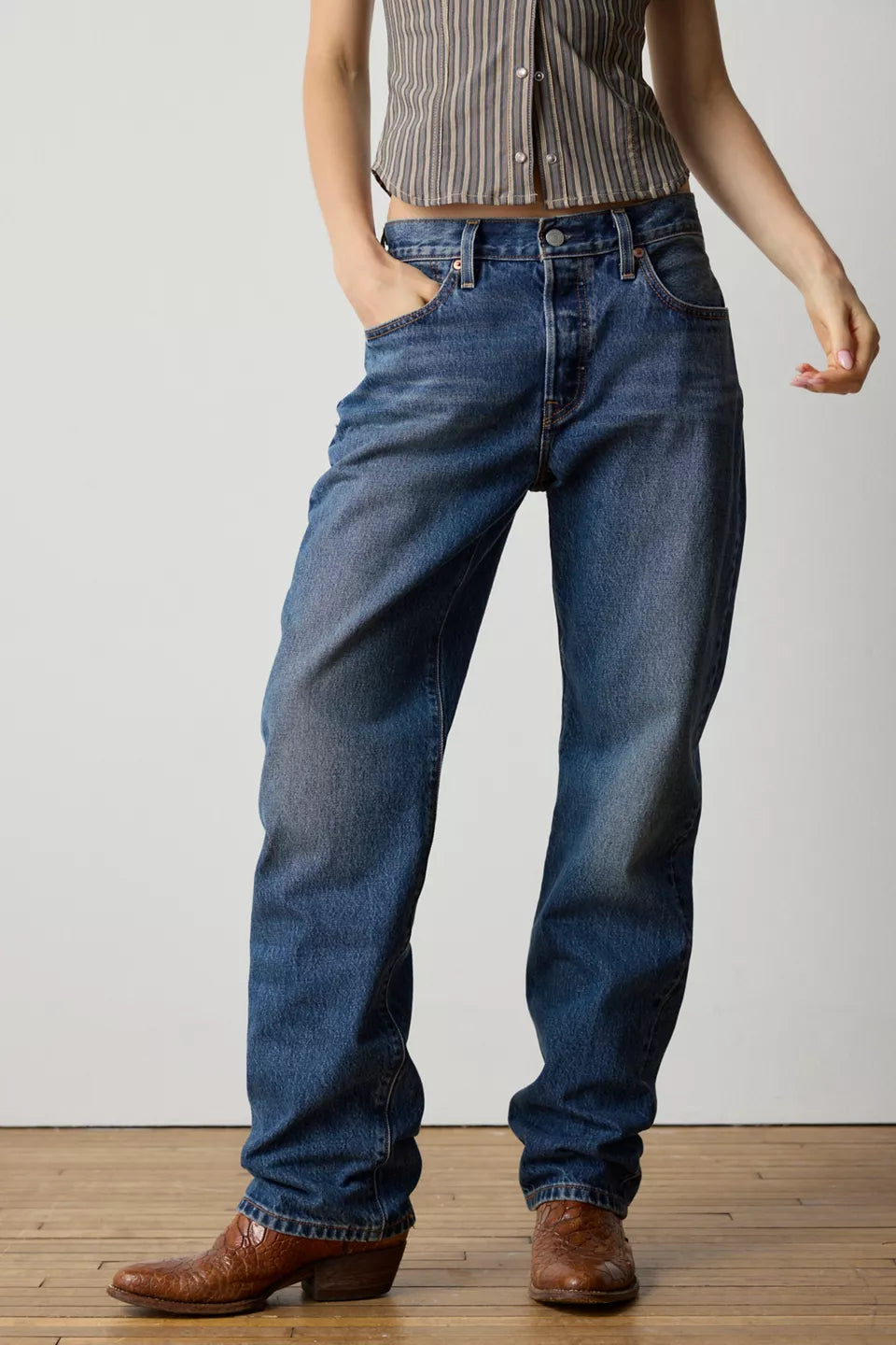 501 '90s style light wash straight leg jeans