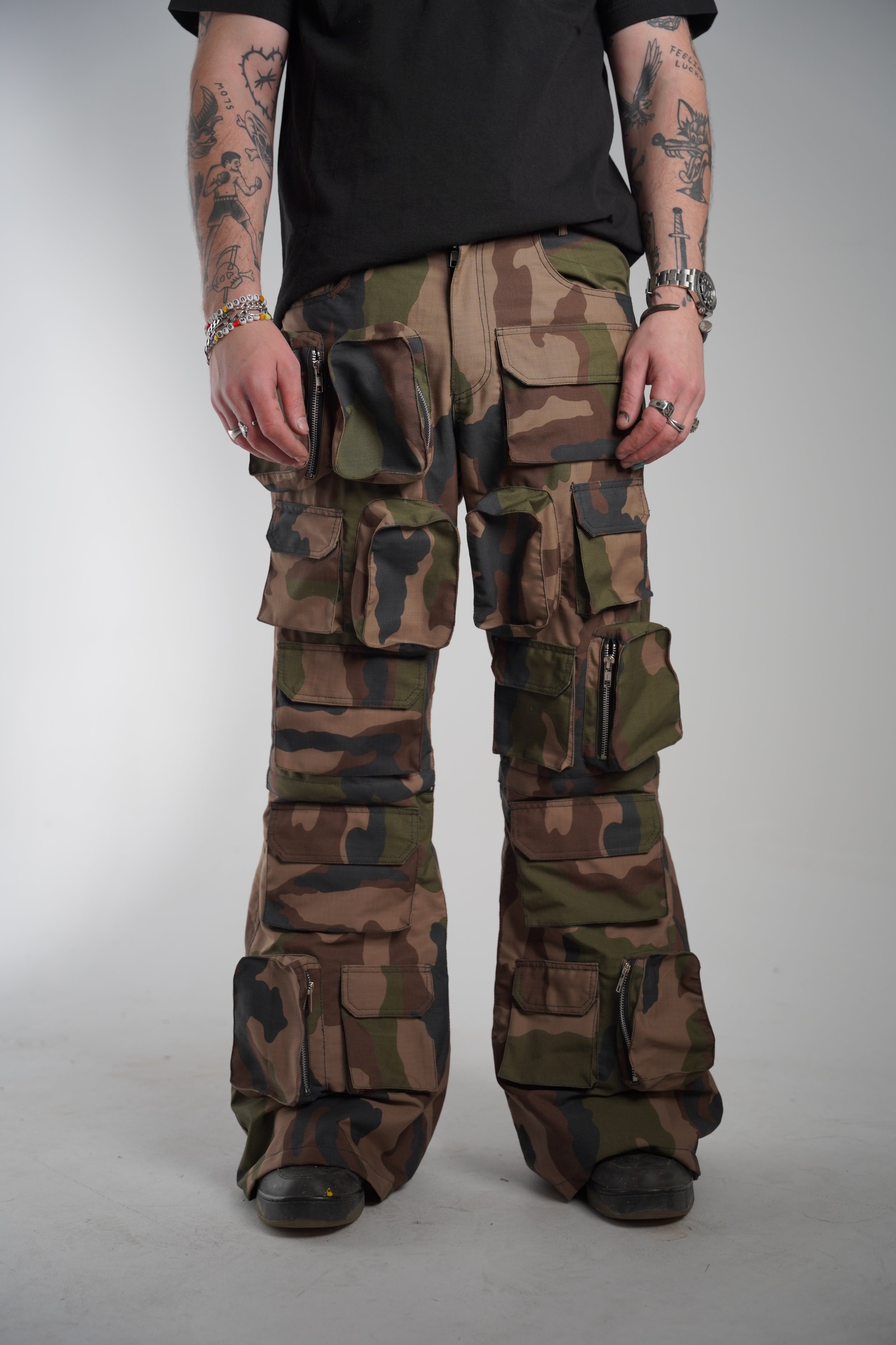 Military Pants with Many Pockets