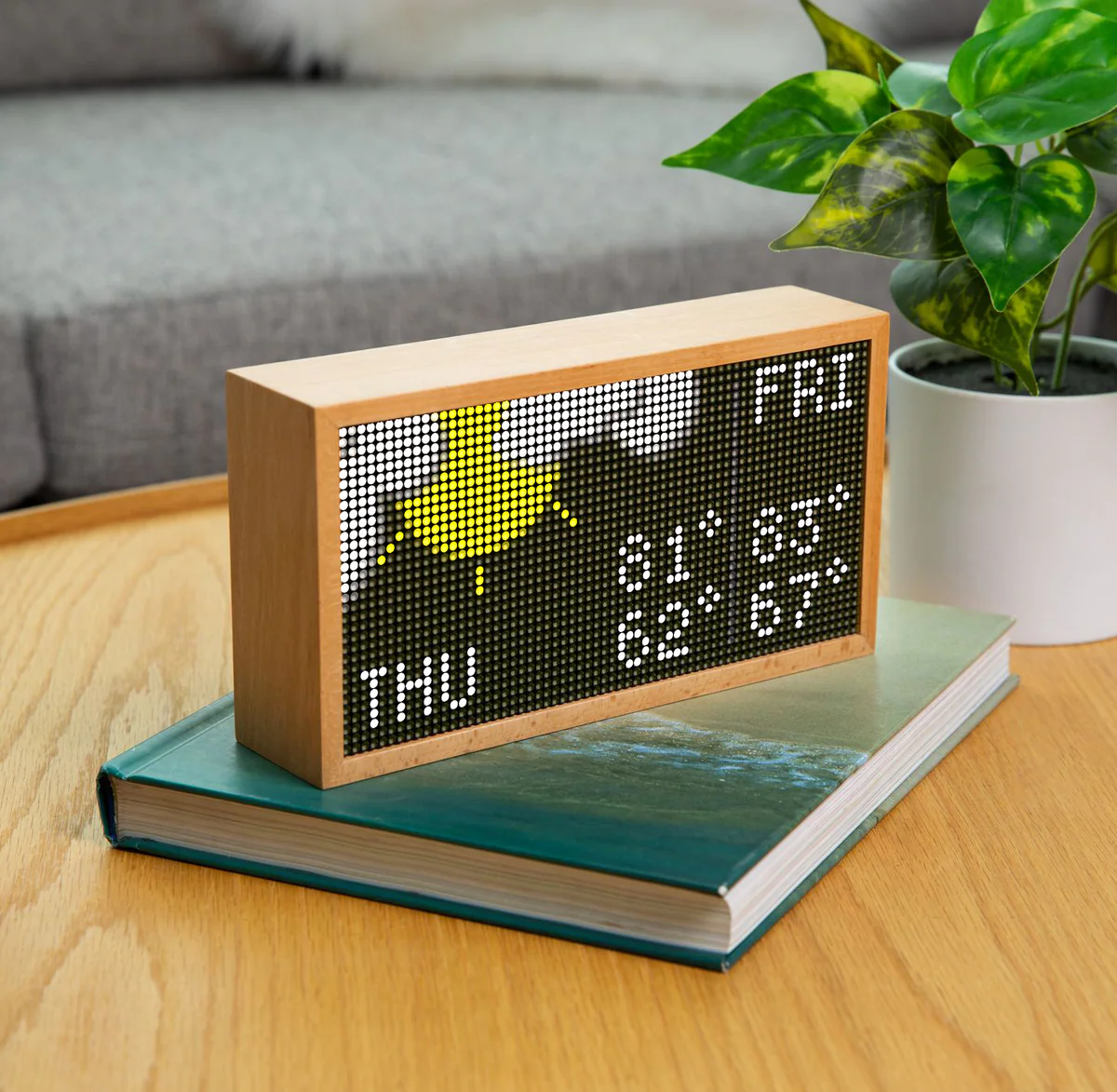 Smart Retro Display Stand