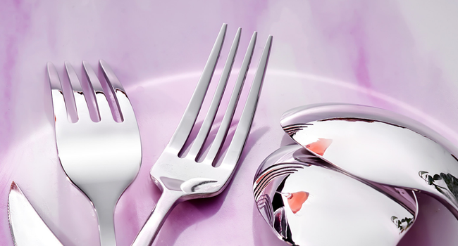 Featuring 18/10 stainless steel, a material renowned for its enhanced nickel content