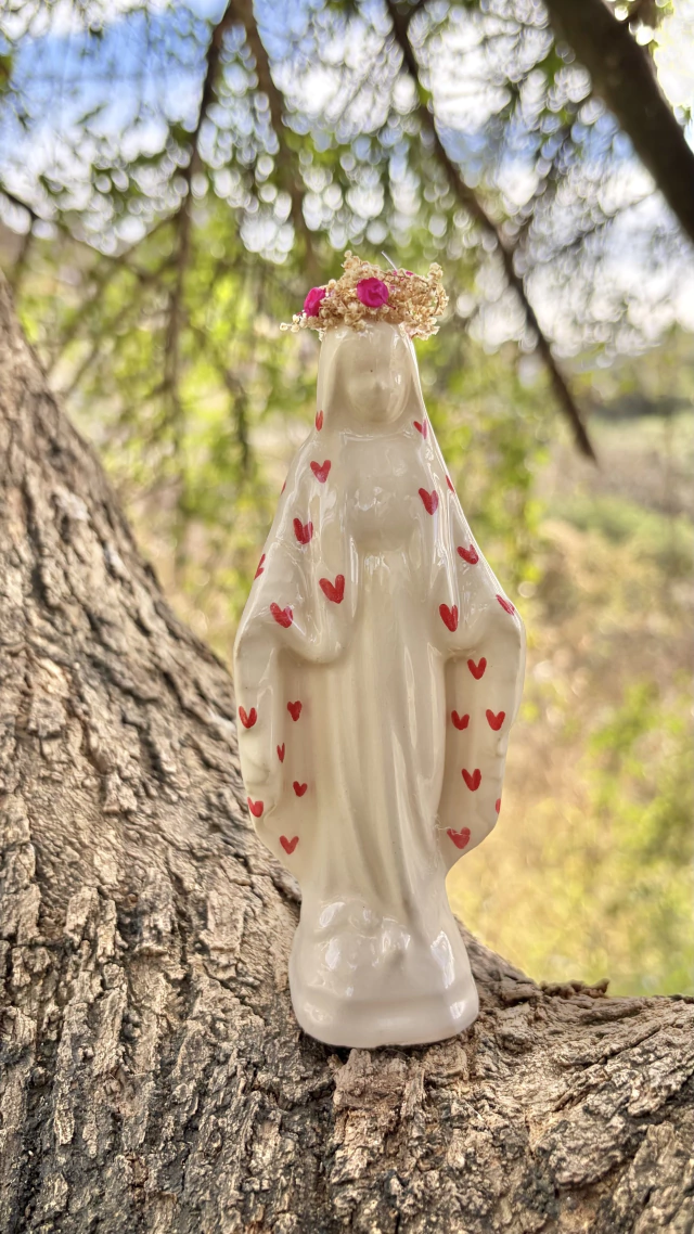 Little Virgin Miraculous Medal Roja