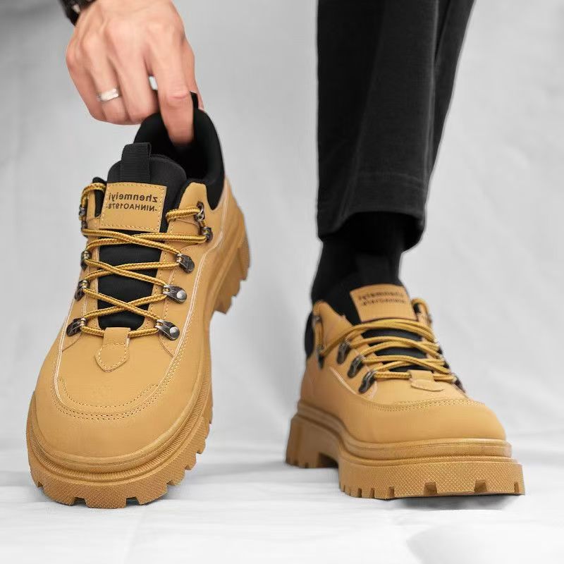 Schwarze Herren-Arbeitsstiefel für den Außenbereich, geeignet für Arbeit, Freizeit und andere Anlässe. Herren-Arbeitsschuhe.