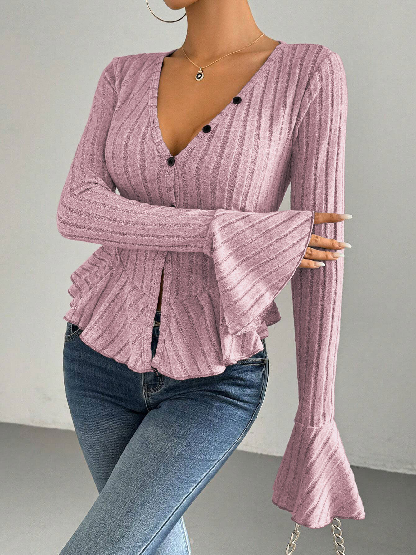 Women’s Elegant T-Shirt – Spring/Summer 2026 New Arrival V-Neck Ruffled Slim-Fit Brushed Top