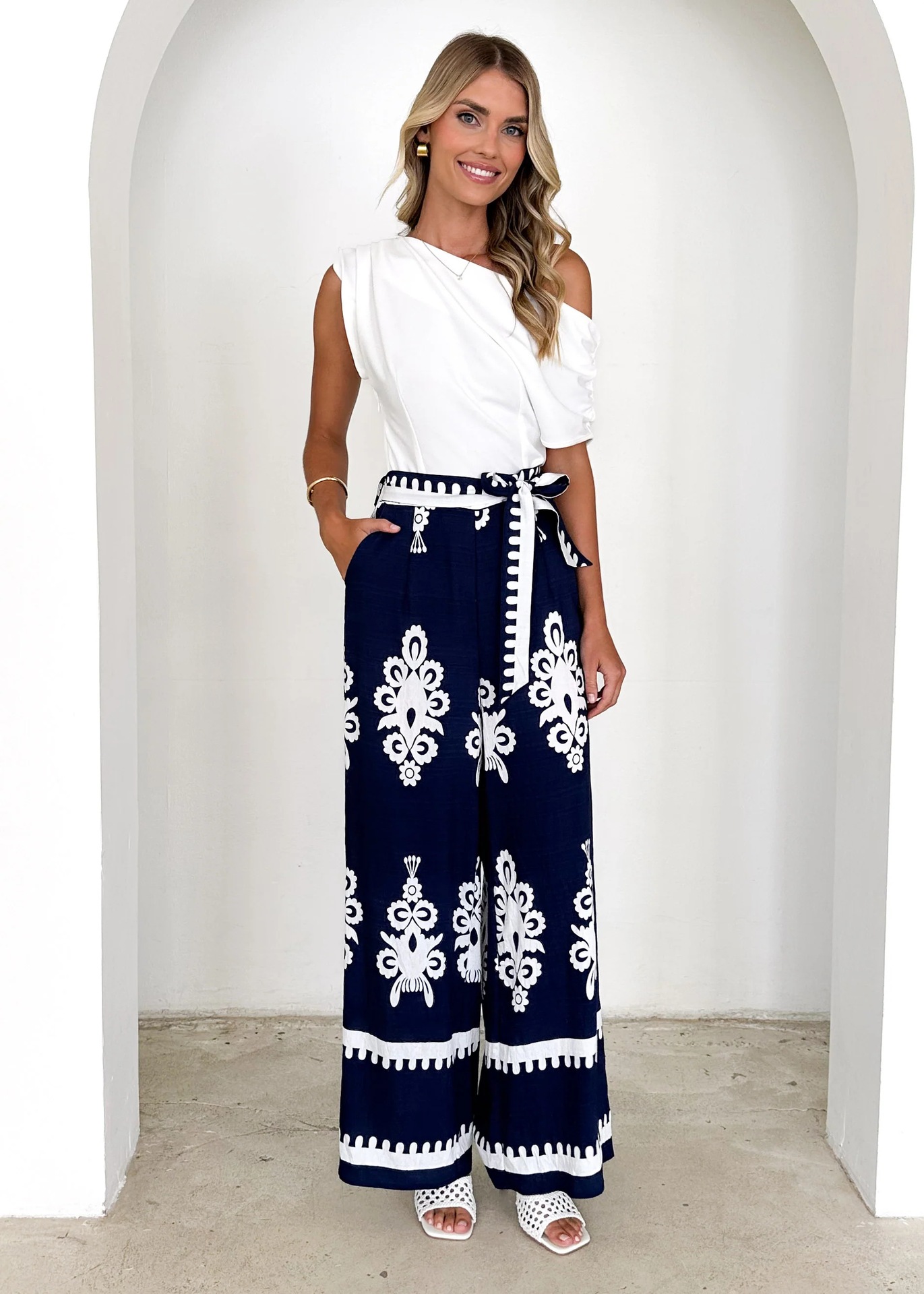 Women’s New Arrival Jumpsuit – Influencer Placement Print Belt Wide-Leg Straight Pants