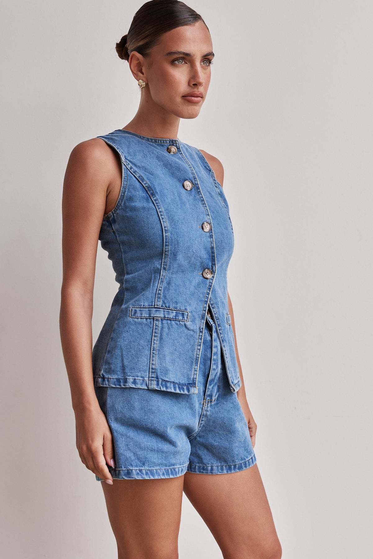 Women’s Fashion Sleeveless High-Waist Loose Denim Shorts Set with Waist-Cinching