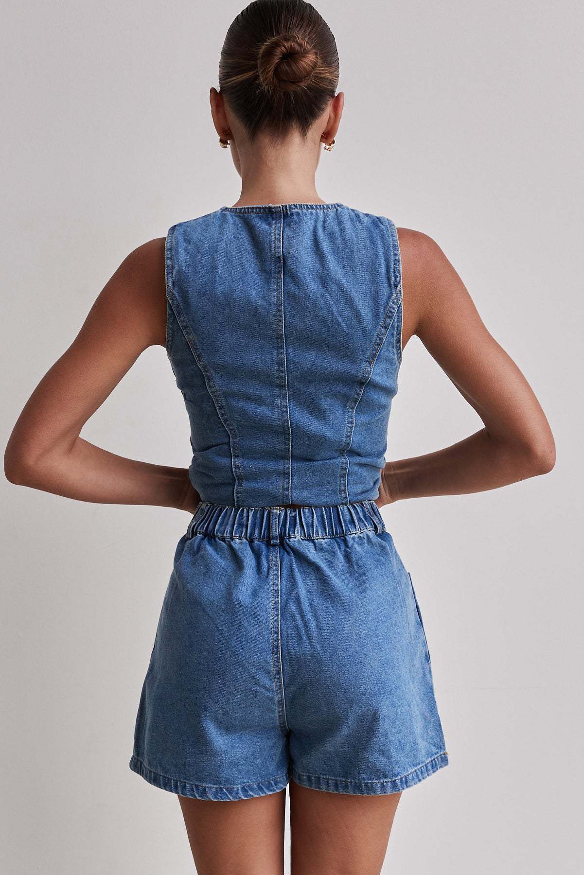 Women’s Fashion Sleeveless High-Waist Loose Denim Shorts Set with Waist-Cinching