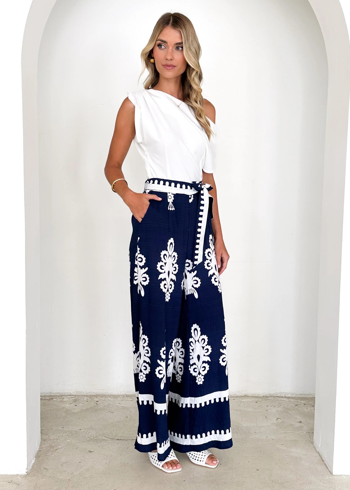 Women’s New Arrival Jumpsuit – Influencer Placement Print Belt Wide-Leg Straight Pants